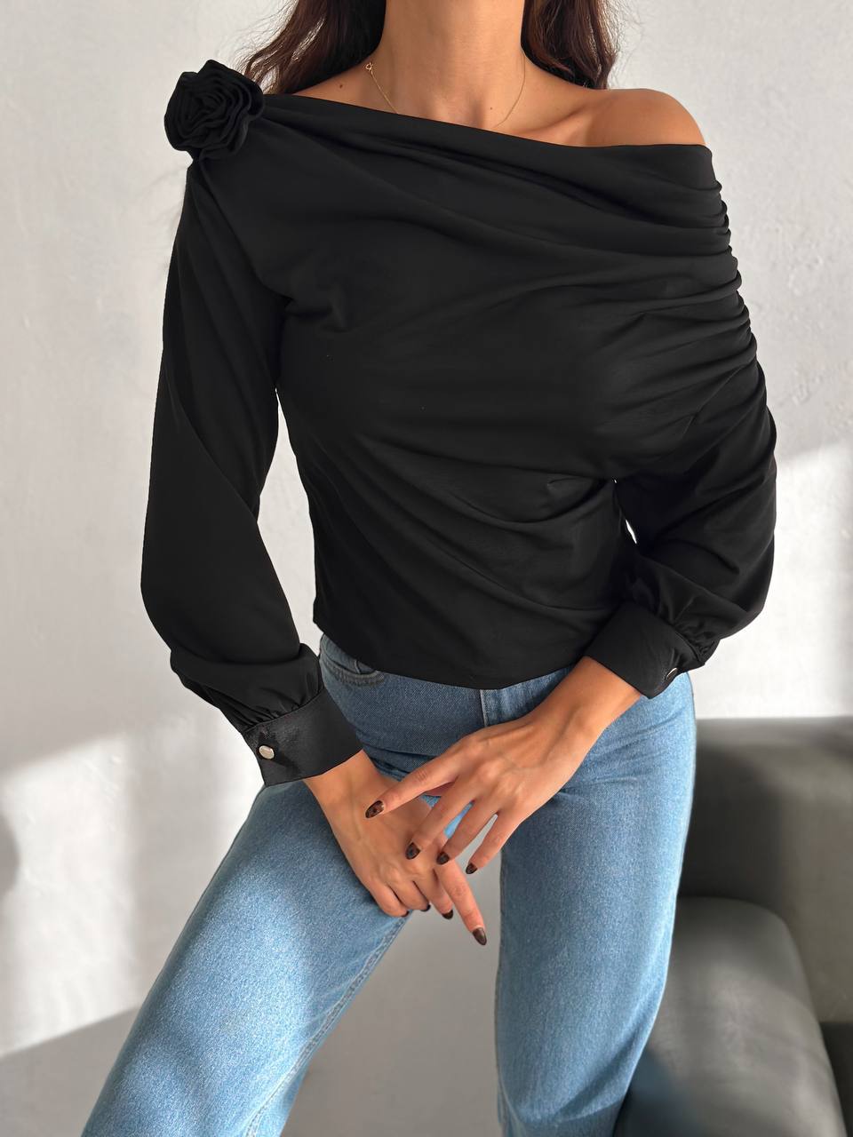 Gül Detaylı Drape Bluz