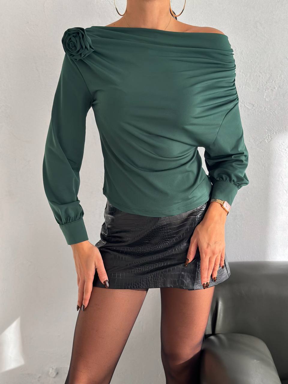 Gül Detaylı Drape Bluz