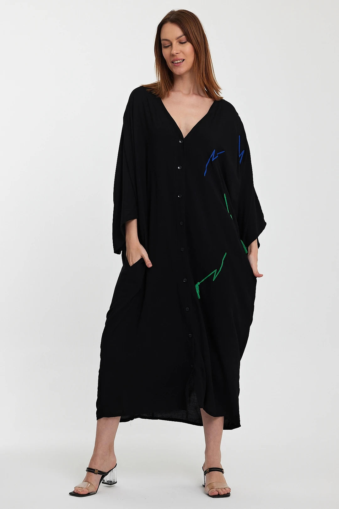 Günlük Şık Oversize Nakışlı Düğmeli Elbise